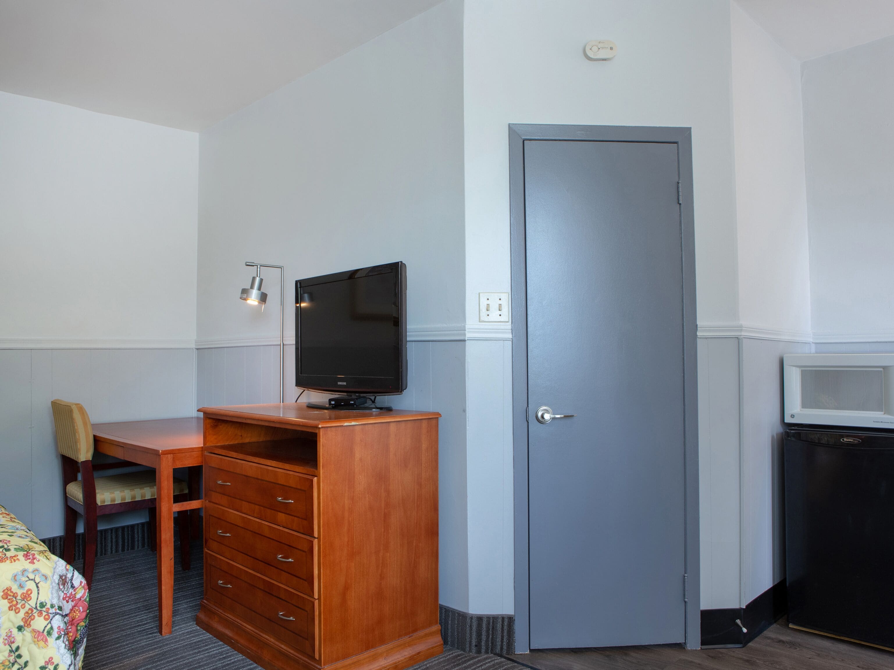 Kamar Premium, 1 Tempat Tidur Queen | Televisi