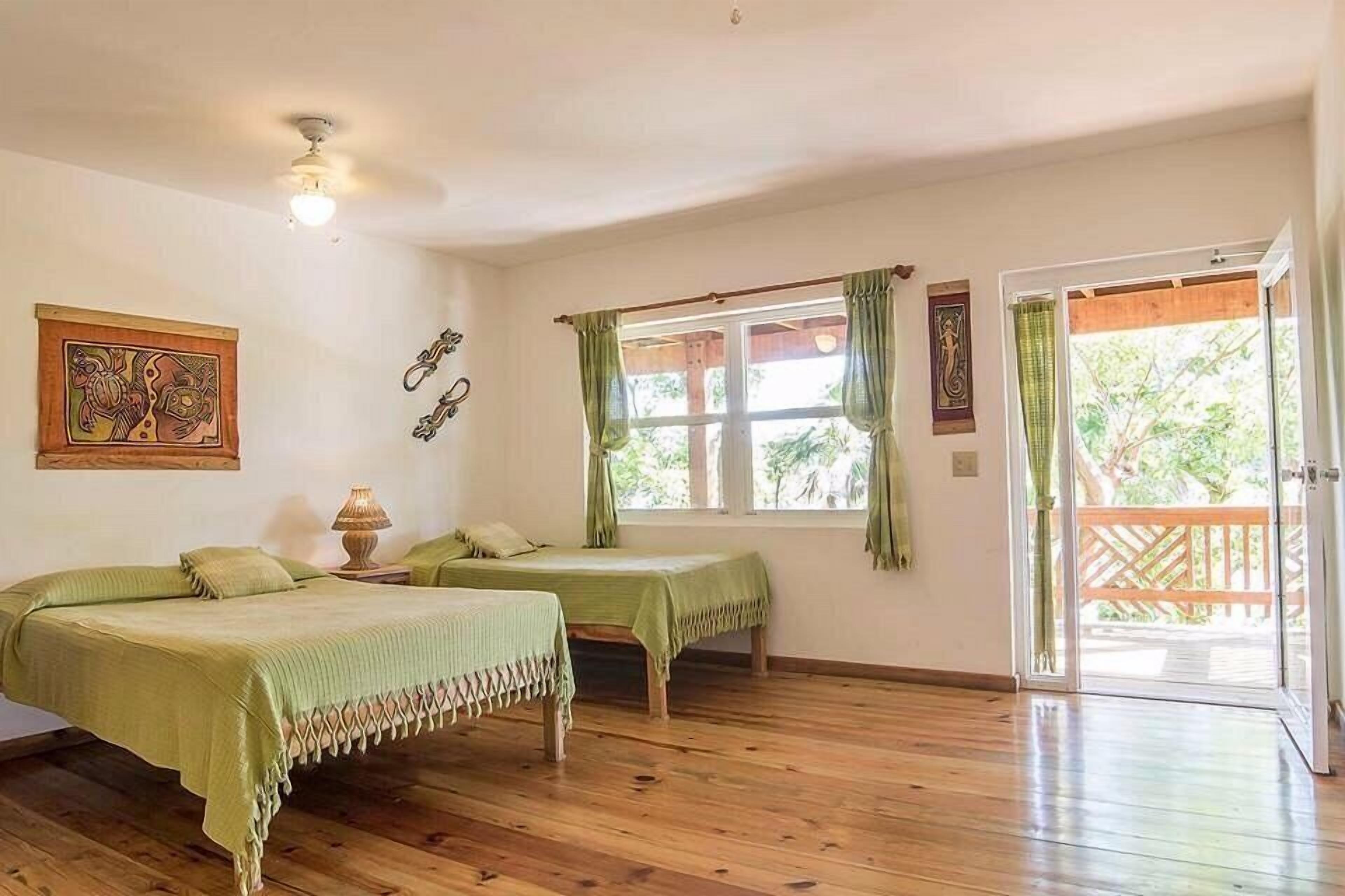 Escriptori i espai de treball apte per a portàtils 