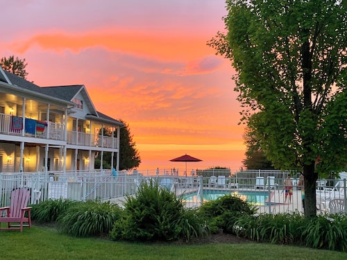 Bay Breeze Resort