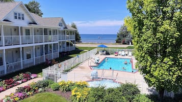 King, Premier Harbor View, w/ Rain Shower & Balcony on Second Floor | Balcony view
