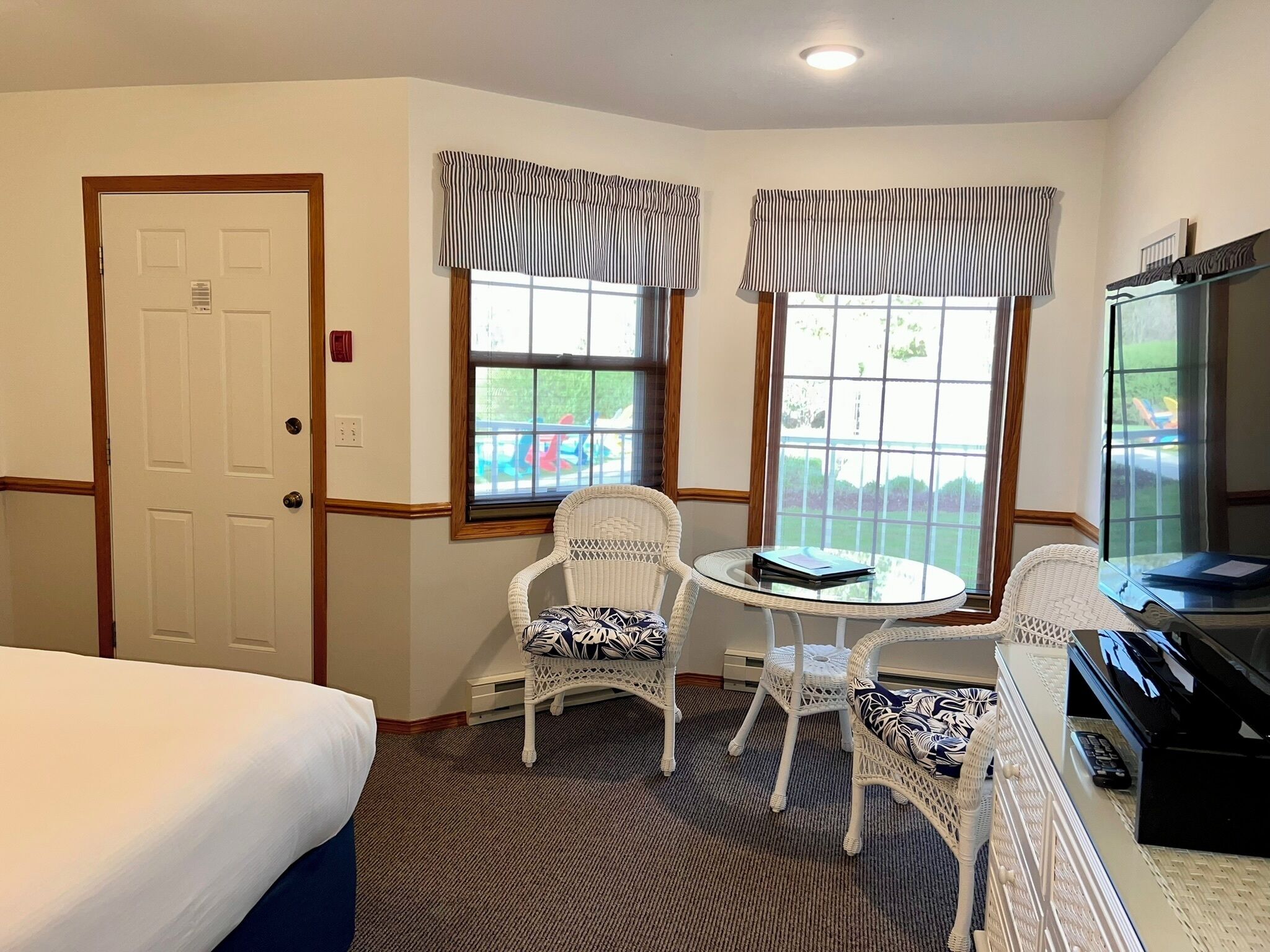 queen, partial harbor view, w/ rain shower & outdoor table,  first floor | view from room