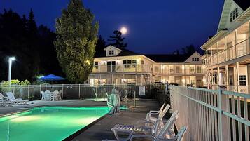 Seasonal outdoor pool, open 9:00 AM to 9:30 PM, pool umbrellas