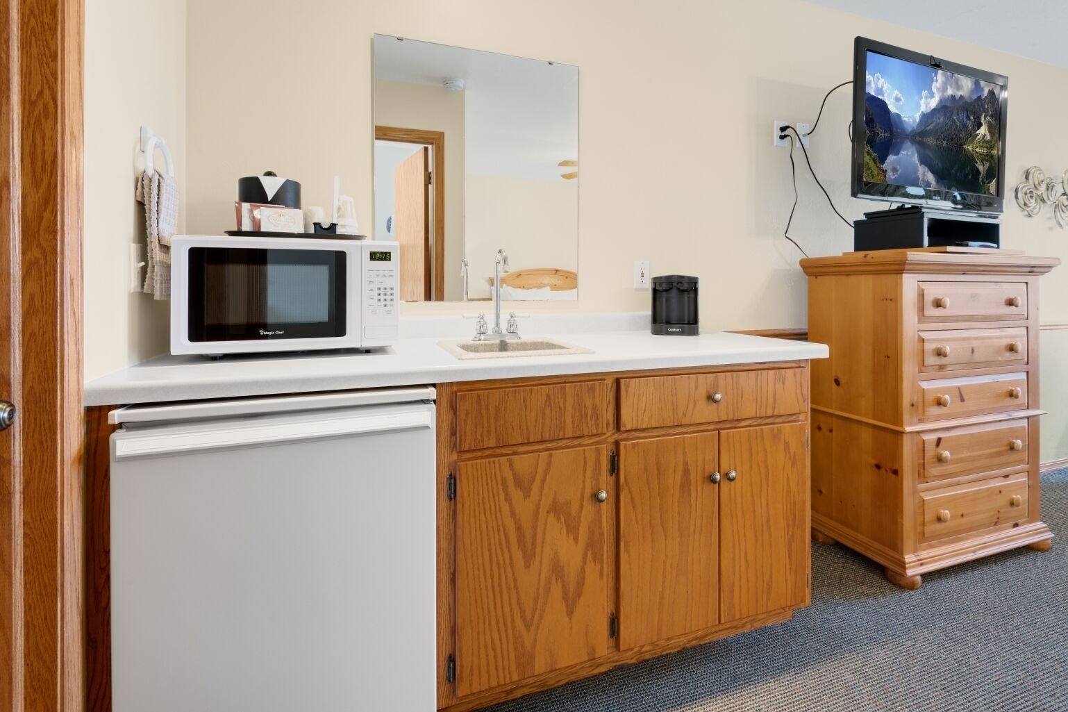 king & queen suite, partial harbor view room on second floor only | coffee and/or coffee maker