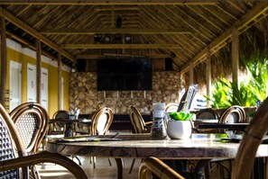 Daily buffet breakfast for a fee - Hillside Resort (Kralendijk)