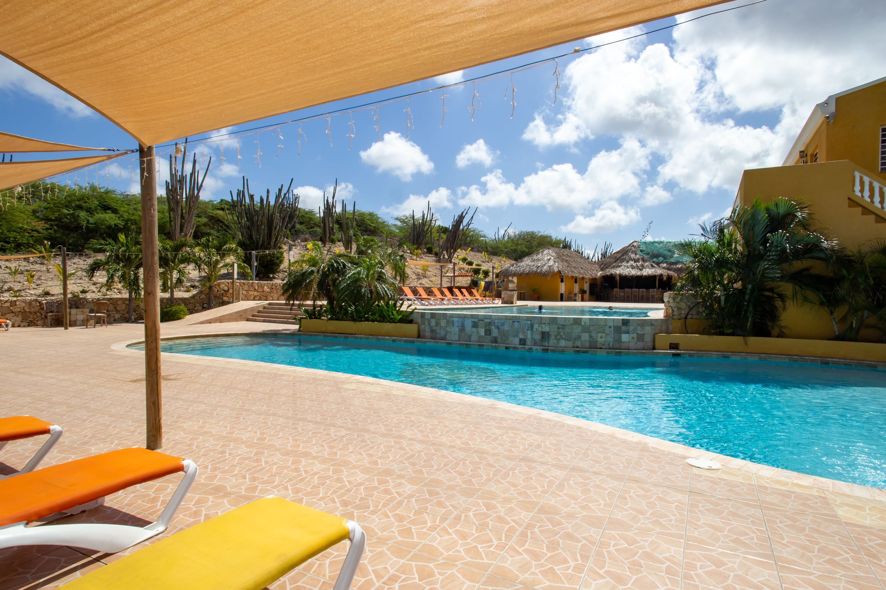 2 outdoor pools, pool loungers