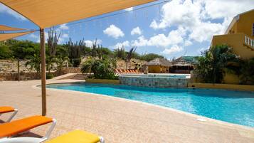 2 outdoor pools, pool loungers