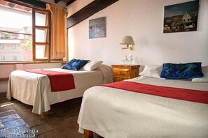 In-room safe, individually decorated, individually furnished - Hotel Mi Casita (Taxco)