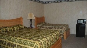 Deluxe Double Room, 2 Double Beds, Lake View - Boulder Lodge (June Lake)