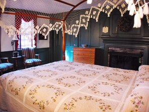 Standard Room, 1 Full Canopy Bed with  Fireplace