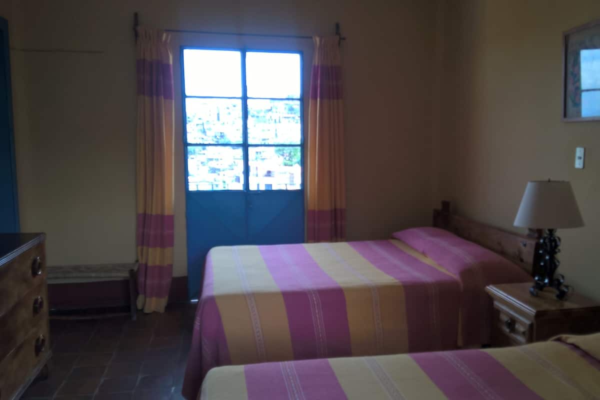 standard room | in-room safe