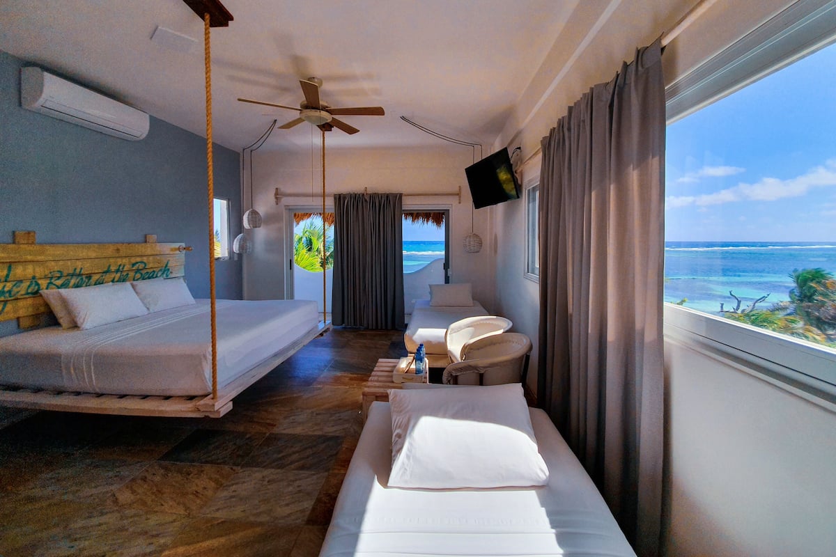 Suite Sea View | 1 camera, una cassaforte in camera, lenzuola