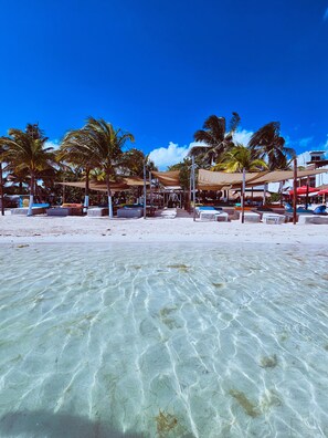 Plage, massages sur la plage, bar de plage
