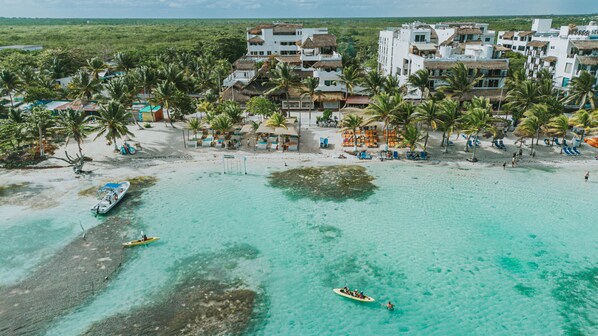 Plage, massages sur la plage, bar de plage