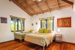 1 bedroom, in-room safe, desk, laptop workspace - Posada Arco Iris (Roatan)