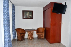 Standard Room | Living area | TV - Hotel Posada Santa Fe (Zapopan)