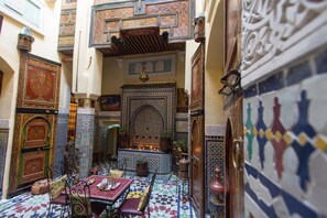 Lobby sitting area - Riad La Source Bleue (Fes)