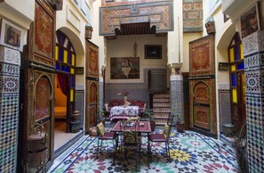 Lobby sitting area - Riad La Source Bleue (Fes)