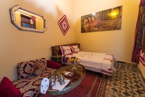 Premium bedding, free cots/infant beds, rollaway beds, free WiFi - Riad La Source Bleue (Fes)