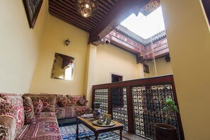 Luxury Suite, 1 Bedroom, Non Smoking, Courtyard View | Premium bedding, free cribs/infant beds, rollaway beds, free WiFi