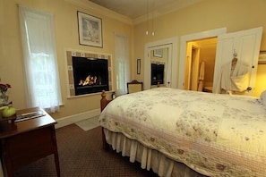 Room, 1 Queen Bed, Valley View - Santa Nella House (Guerneville)