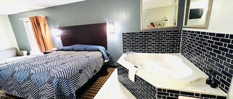 1 Suite King Bed Non-Smoking Jacuzzi Tub | Minibar, skrivbord, strykjärn/strykbräda och gratis wi-fi
