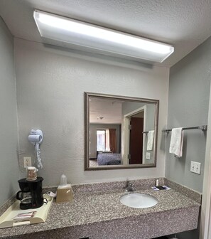 Artículos de tocador gratuitos, secador de pelo, toallas