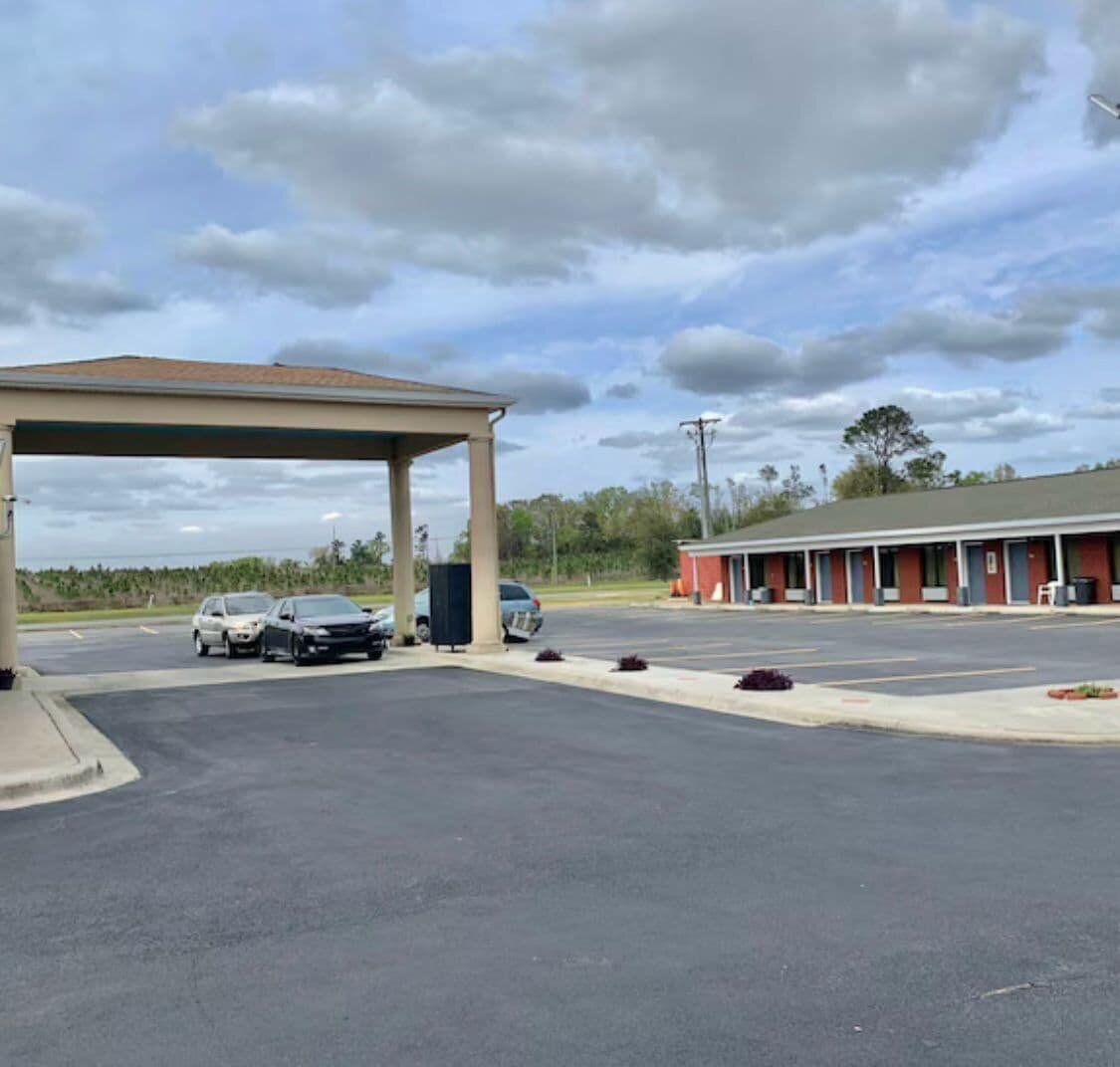 المنطقة المحيطة بالمنشأة