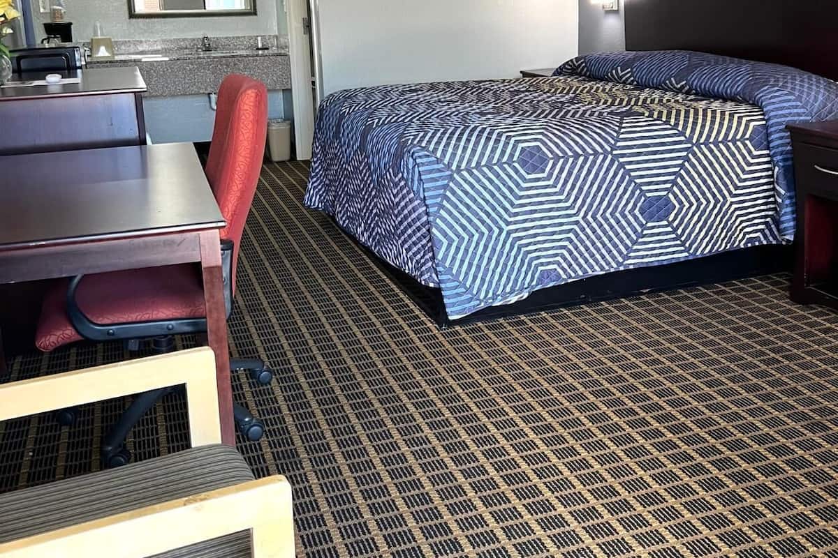 Minibar, desk, iron/ironing board, free WiFi