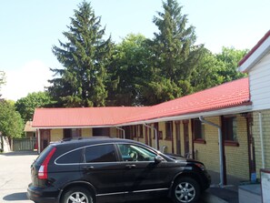 مواقف سيارات مجانية