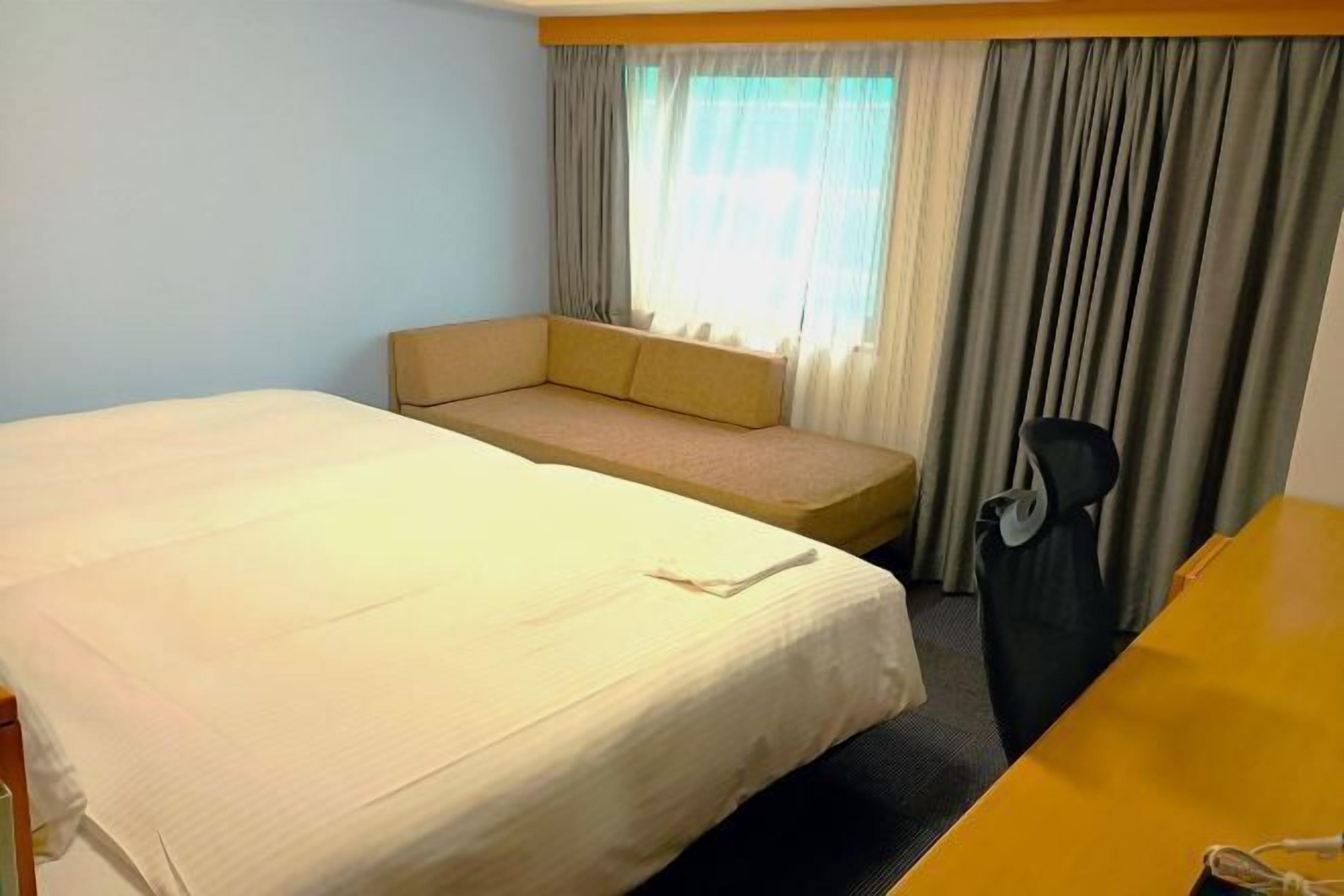 Desk, laptop workspace, free WiFi, bed sheets