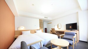 A hotel room with two beds, a desk, a chair, a TV, and a round table. - Richmond Hotel Hakataekimae (Fukuoka)