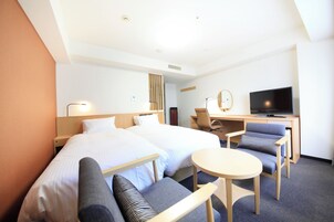 办公桌、笔记本电脑工作区、免费 WiFi、床单