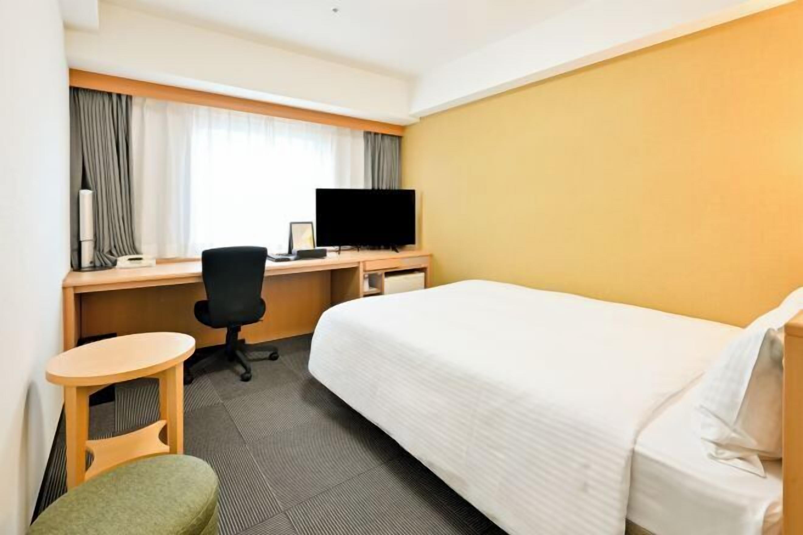 Desk, laptop workspace, free WiFi, bed sheets