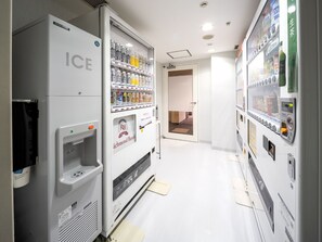 ตู้ขายสินค้าแบบหยอดเหรียญ