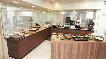 Daily buffet breakfast (JPY 1500 per person)