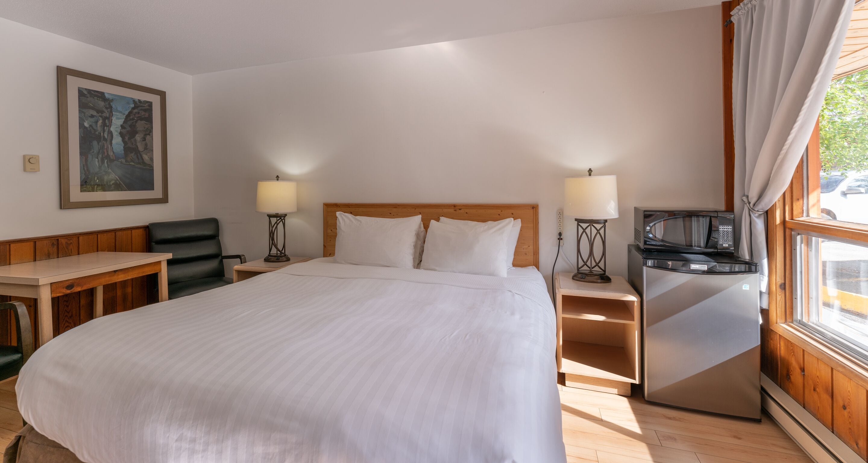 Rom – standard, 1 kingsize-seng | Wi-fi (inkludert) og sengetøy