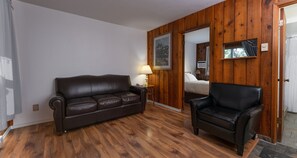 Deluxe Room, 1 Queen Bed, Kitchenette | Free WiFi, bed sheets - Cedar Motel (Radium Hot Springs)