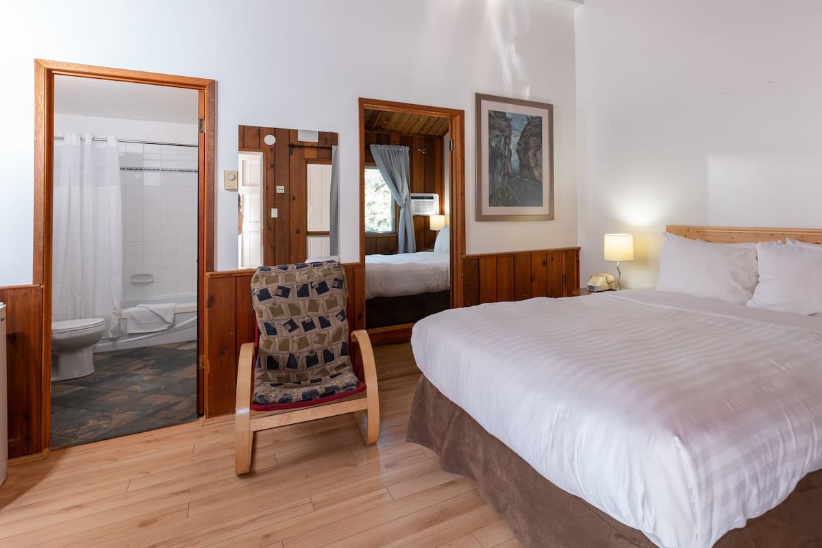 Deluxe Room, 2 Queen Beds, Kitchenette | 1 bedroom, free WiFi, bed sheets