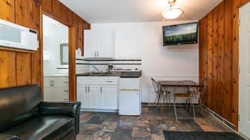 Deluxe szoba, 1 queen (nagyméretű) franciaágy, konyharész | 1 hálószoba, ingyenes wifi és ágynemű