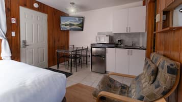 Deluxe szoba, 2 queen (nagyméretű) franciaágy, konyharész | 1 hálószoba, ingyenes wifi és ágynemű