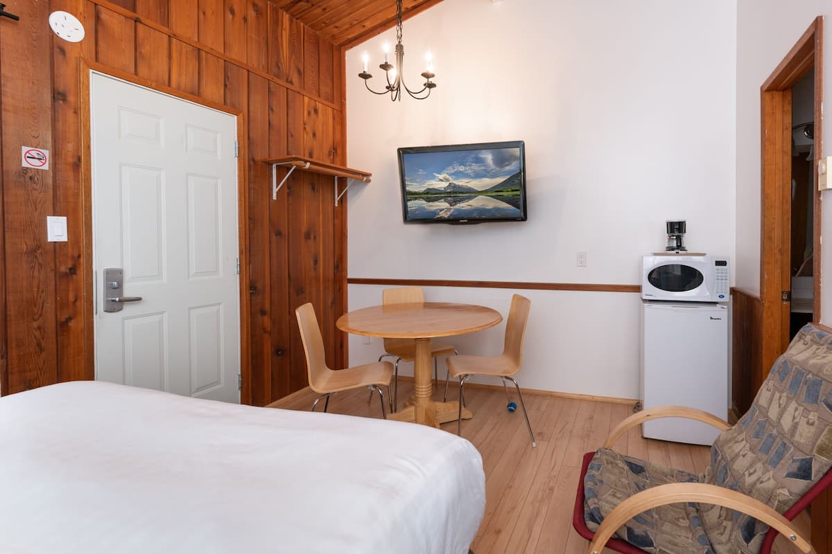 Standard Room, 2 Queen Beds | 1 bedroom, free WiFi, bed sheets