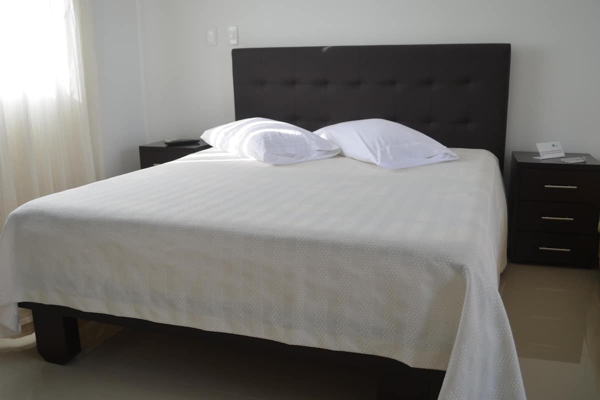 Cribs (free), rollaway beds (surcharge), WiFi (free)