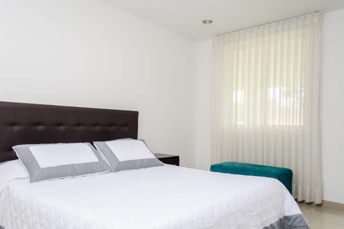 Cribs (free), rollaway beds (surcharge), WiFi (free)