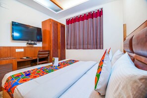 1 bedroom, desk, free WiFi - FabHotel Ashu Palace (New Delhi)