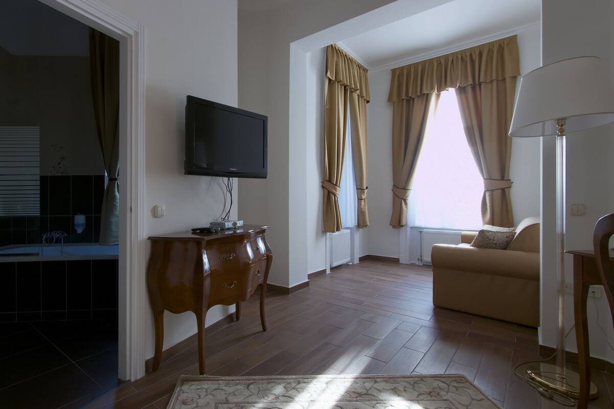 Superior Triple Room | Desk, free WiFi