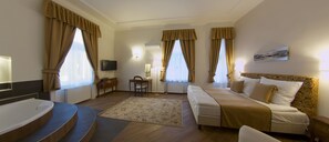 Deluxe Double Room | Desk, free WiFi