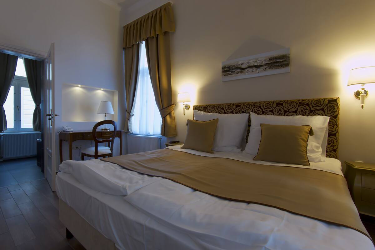 Family Quadruple Room | Desk, free WiFi