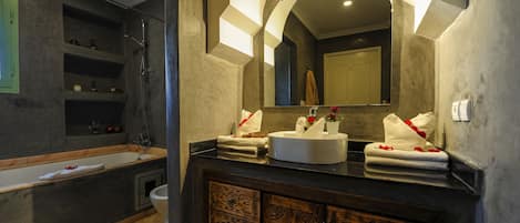 Appartement Exclusif, 3 chambres | Salle de bain