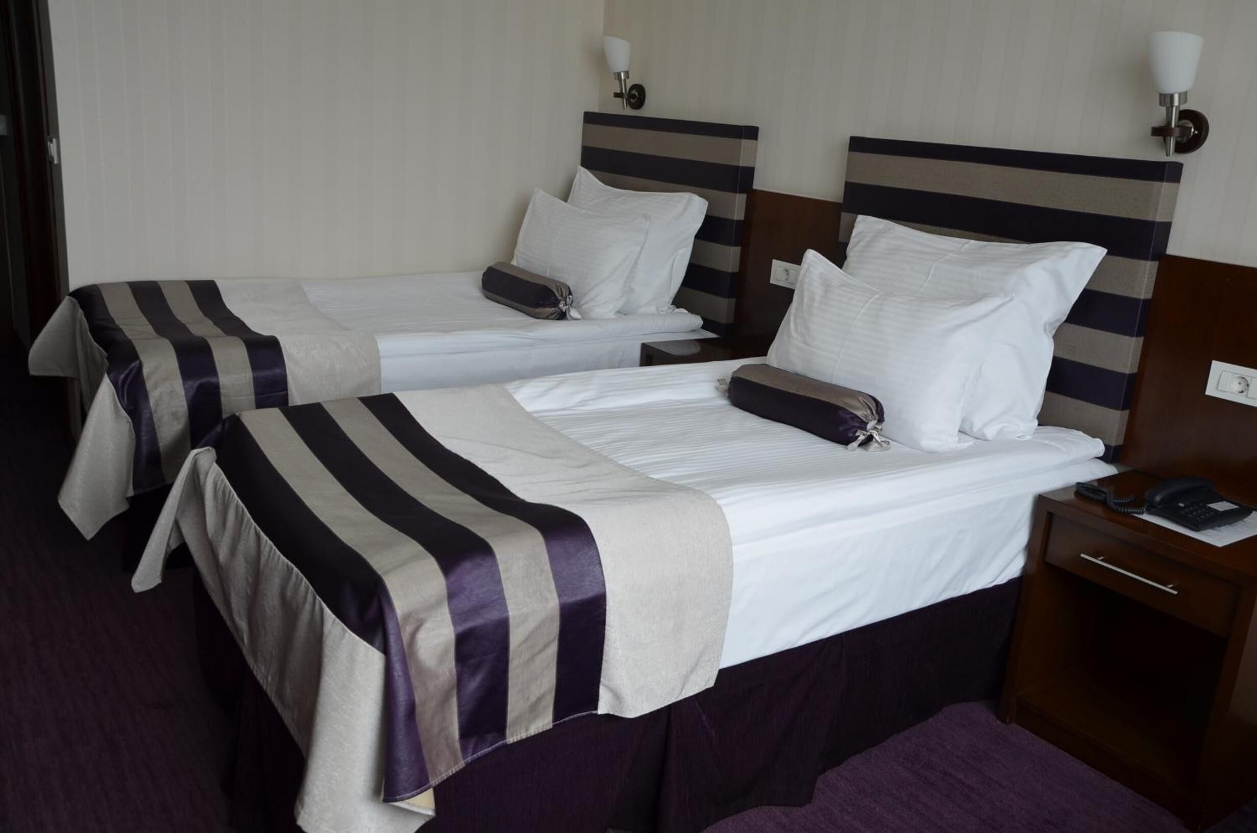 minibar, in-room safe, desk, laptop workspace