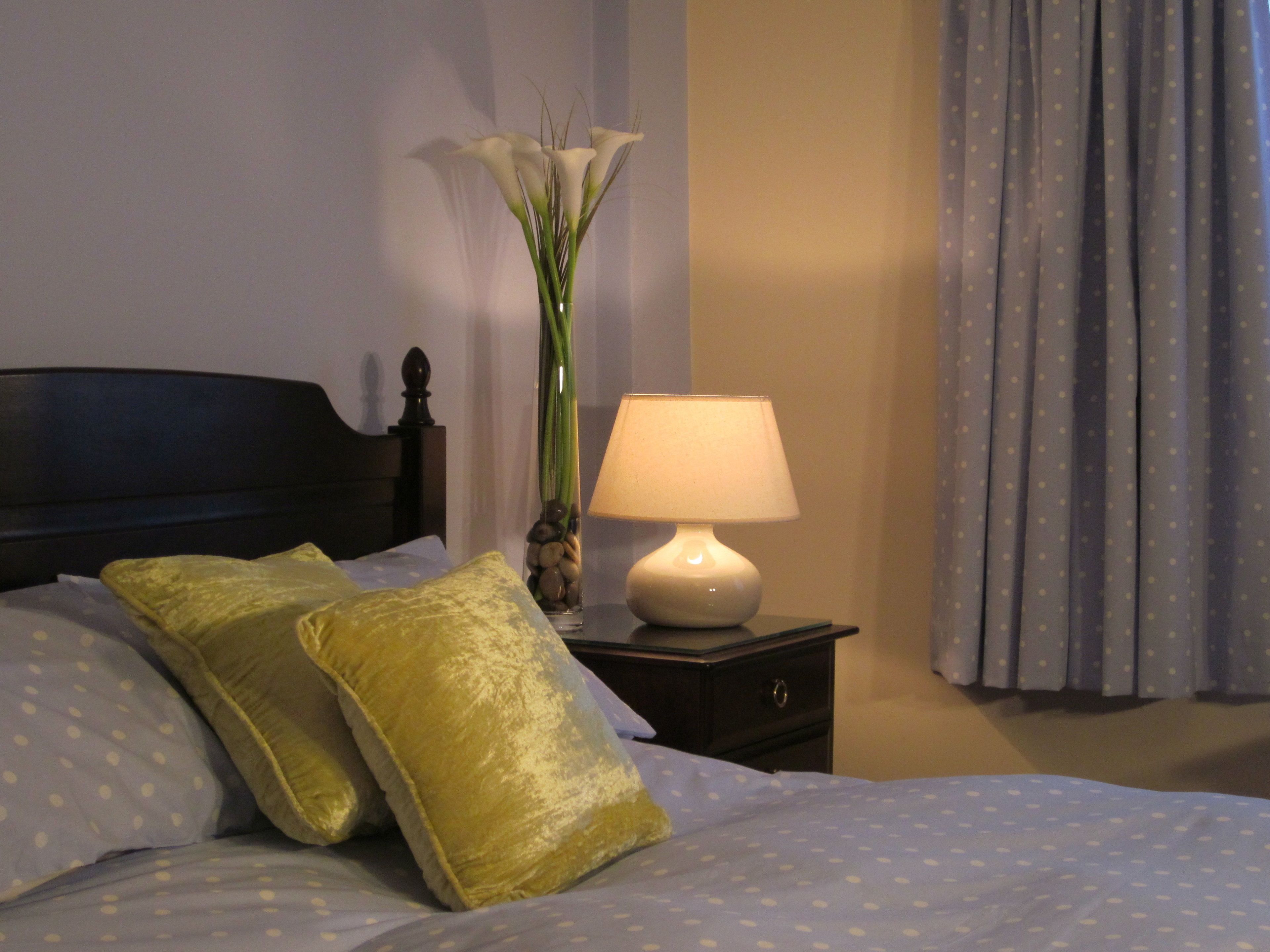 مكتب ومكواة/لوح كي وواي فاي مجانًا وملاءات أسرّة